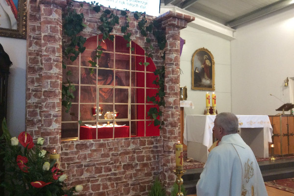 Program adoracji w czasie Triduum Paschalnego
